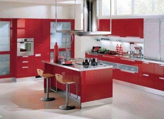 Красная мебель на кухне