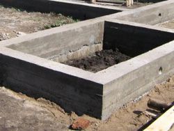 Заливаем бетоном фундамент